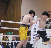 이도진 판정4R 안지훈 (한국 신인 최강전 배틀로얄 8강전, 18/02/25 동두천)